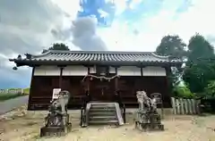 六県神社の本殿