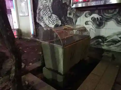 歌舞伎町弁財天の手水舎