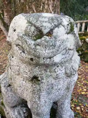 宇奈月神社の狛犬