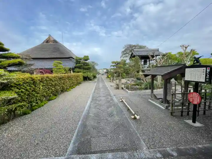 慈眼寺の{uncategorized: "未分類", other: "その他", undefined: "問題あり", building: "その他建物", grave: "お墓", sacred_gate: "鳥居", guardian: "狛犬", statue: "像", buddha: "仏像", history: "歴史", nature: "自然", garden: "庭園", animal: "動物", pagoda: "塔", temizu: "手水舎", mountain_gate: "山門・神門", sanctuary: "本殿・本堂", subordinate: "末社・摂社", art: "芸術", scenery: "景色", jizo: "地蔵", ema: "絵馬", goshuin: "御朱印", omikuji: "おみくじ", items: "授与品その他", amulet: "お守り", goshuincho: "御朱印帳", eats: "食事", festival: "お祭り", votive_dance: "神楽", shichigosan: "七五三参", wedding: "結婚式", experience: "体験その他", initially: "初詣", around: "周辺", anti_infection: "感染症対策"}