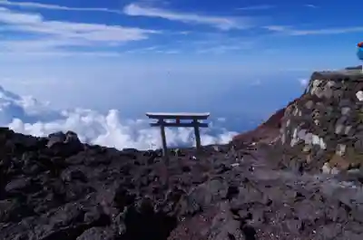 富士山頂上浅間大社奥宮の鳥居