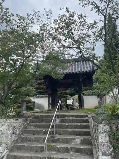 大楽寺の山門