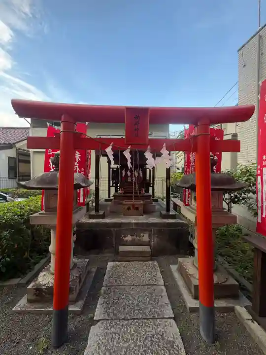 穏田出世稲荷神社の{uncategorized: "未分類", other: "その他", undefined: "問題あり", building: "その他建物", grave: "お墓", sacred_gate: "鳥居", guardian: "狛犬", statue: "像", buddha: "仏像", history: "歴史", nature: "自然", garden: "庭園", animal: "動物", pagoda: "塔", temizu: "手水舎", mountain_gate: "山門・神門", sanctuary: "本殿・本堂", subordinate: "末社・摂社", art: "芸術", scenery: "景色", jizo: "地蔵", ema: "絵馬", goshuin: "御朱印", omikuji: "おみくじ", items: "授与品その他", amulet: "お守り", goshuincho: "御朱印帳", eats: "食事", festival: "お祭り", votive_dance: "神楽", shichigosan: "七五三参", wedding: "結婚式", experience: "体験その他", initially: "初詣", around: "周辺", anti_infection: "感染症対策"}