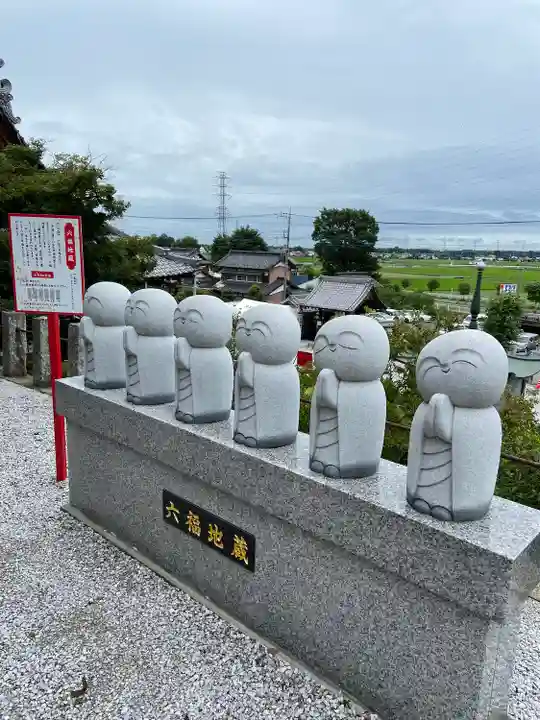 埼玉厄除け開運大師・龍泉寺(切り絵御朱印発祥の寺)の地蔵