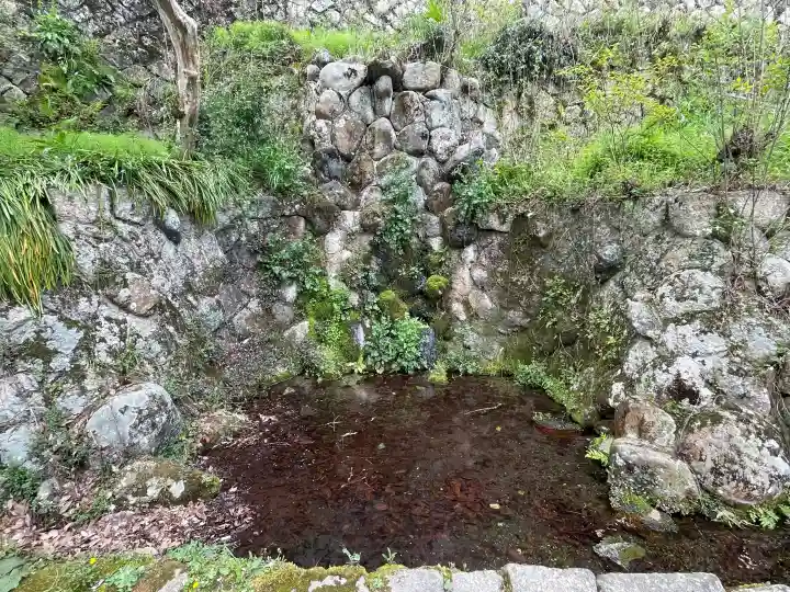 瀧之宮神社の{uncategorized: "未分類", other: "その他", undefined: "問題あり", building: "その他建物", grave: "お墓", sacred_gate: "鳥居", guardian: "狛犬", statue: "像", buddha: "仏像", history: "歴史", nature: "自然", garden: "庭園", animal: "動物", pagoda: "塔", temizu: "手水舎", mountain_gate: "山門・神門", sanctuary: "本殿・本堂", subordinate: "末社・摂社", art: "芸術", scenery: "景色", jizo: "地蔵", ema: "絵馬", goshuin: "御朱印", omikuji: "おみくじ", items: "授与品その他", amulet: "お守り", goshuincho: "御朱印帳", eats: "食事", festival: "お祭り", votive_dance: "神楽", shichigosan: "七五三参", wedding: "結婚式", experience: "体験その他", initially: "初詣", around: "周辺", anti_infection: "感染症対策"}