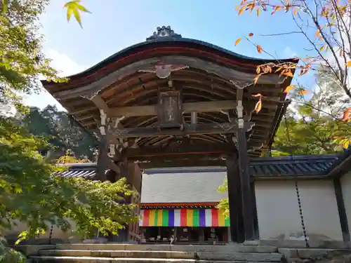 二尊院の山門・神門
