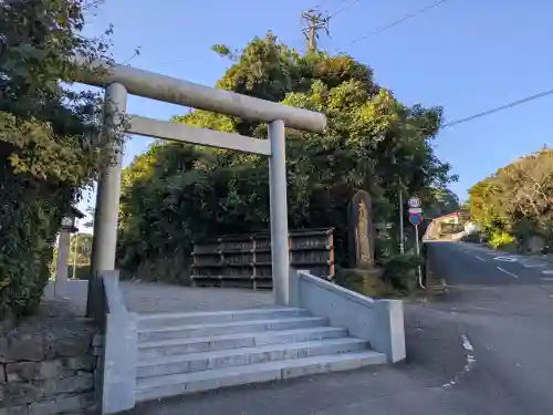 大御神社の{uncategorized: "未分類", other: "その他", undefined: "問題あり", building: "その他建物", grave: "お墓", sacred_gate: "鳥居", guardian: "狛犬", statue: "像", buddha: "仏像", history: "歴史", nature: "自然", garden: "庭園", animal: "動物", pagoda: "塔", temizu: "手水舎", mountain_gate: "山門・神門", sanctuary: "本殿・本堂", subordinate: "末社・摂社", art: "芸術", scenery: "景色", jizo: "地蔵", ema: "絵馬", goshuin: "御朱印", omikuji: "おみくじ", items: "授与品その他", amulet: "お守り", goshuincho: "御朱印帳", eats: "食事", festival: "お祭り", votive_dance: "神楽", shichigosan: "七五三参", wedding: "結婚式", experience: "体験その他", initially: "初詣", around: "周辺", anti_infection: "感染症対策"}