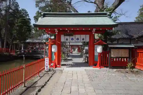 生島足島神社の山門