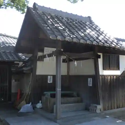 踞尾八幡神社の手水