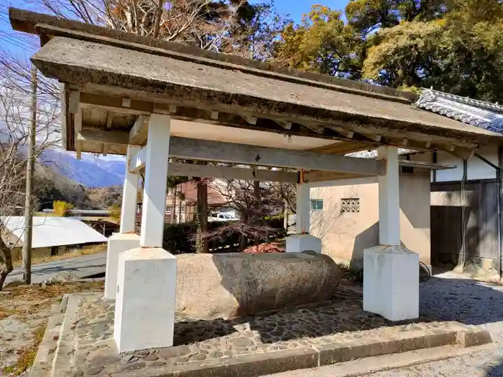 春日神社の手水舎