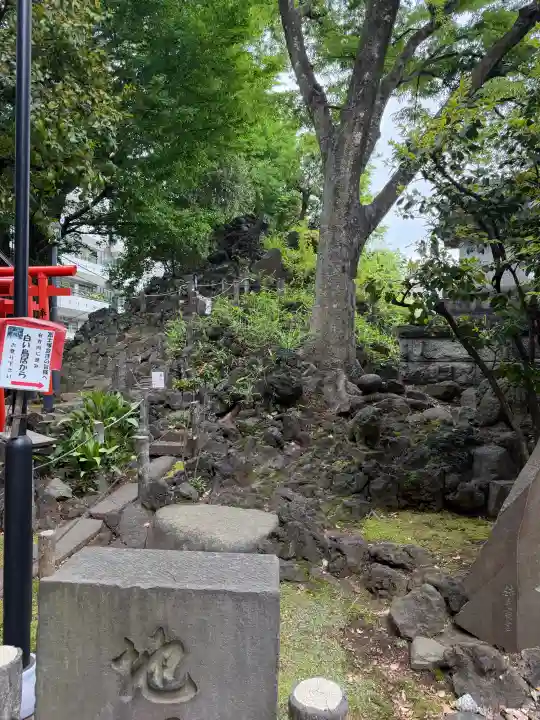 千駄ヶ谷冨士浅間神社の{uncategorized: "未分類", other: "その他", undefined: "問題あり", building: "その他建物", grave: "お墓", sacred_gate: "鳥居", guardian: "狛犬", statue: "像", buddha: "仏像", history: "歴史", nature: "自然", garden: "庭園", animal: "動物", pagoda: "塔", temizu: "手水舎", mountain_gate: "山門・神門", sanctuary: "本殿・本堂", subordinate: "末社・摂社", art: "芸術", scenery: "景色", jizo: "地蔵", ema: "絵馬", goshuin: "御朱印", omikuji: "おみくじ", items: "授与品その他", amulet: "お守り", goshuincho: "御朱印帳", eats: "食事", festival: "お祭り", votive_dance: "神楽", shichigosan: "七五三参", wedding: "結婚式", experience: "体験その他", initially: "初詣", around: "周辺", anti_infection: "感染症対策"}