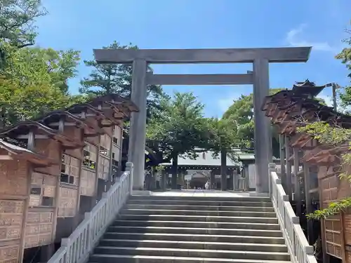 伊勢山皇大神宮の鳥居