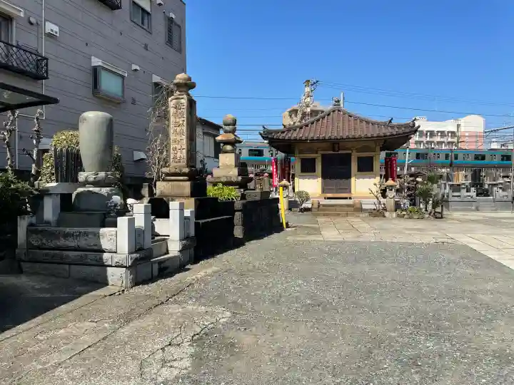 慶運寺の{uncategorized: "未分類", other: "その他", undefined: "問題あり", building: "その他建物", grave: "お墓", sacred_gate: "鳥居", guardian: "狛犬", statue: "像", buddha: "仏像", history: "歴史", nature: "自然", garden: "庭園", animal: "動物", pagoda: "塔", temizu: "手水舎", mountain_gate: "山門・神門", sanctuary: "本殿・本堂", subordinate: "末社・摂社", art: "芸術", scenery: "景色", jizo: "地蔵", ema: "絵馬", goshuin: "御朱印", omikuji: "おみくじ", items: "授与品その他", amulet: "お守り", goshuincho: "御朱印帳", eats: "食事", festival: "お祭り", votive_dance: "神楽", shichigosan: "七五三参", wedding: "結婚式", experience: "体験その他", initially: "初詣", around: "周辺", anti_infection: "感染症対策"}