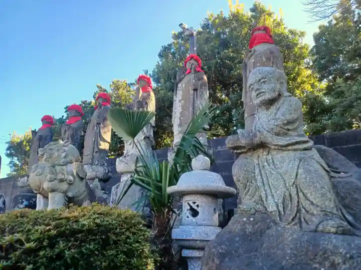 雲竜寺の{uncategorized: "未分類", other: "その他", undefined: "問題あり", building: "その他建物", grave: "お墓", sacred_gate: "鳥居", guardian: "狛犬", statue: "像", buddha: "仏像", history: "歴史", nature: "自然", garden: "庭園", animal: "動物", pagoda: "塔", temizu: "手水舎", mountain_gate: "山門・神門", sanctuary: "本殿・本堂", subordinate: "末社・摂社", art: "芸術", scenery: "景色", jizo: "地蔵", ema: "絵馬", goshuin: "御朱印", omikuji: "おみくじ", items: "授与品その他", amulet: "お守り", goshuincho: "御朱印帳", eats: "食事", festival: "お祭り", votive_dance: "神楽", shichigosan: "七五三参", wedding: "結婚式", experience: "体験その他", initially: "初詣", around: "周辺", anti_infection: "感染症対策"}
