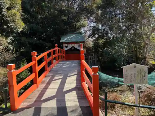 赤尾渋垂郡辺神社の{uncategorized: "未分類", other: "その他", undefined: "問題あり", building: "その他建物", grave: "お墓", sacred_gate: "鳥居", guardian: "狛犬", statue: "像", buddha: "仏像", history: "歴史", nature: "自然", garden: "庭園", animal: "動物", pagoda: "塔", temizu: "手水舎", mountain_gate: "山門・神門", sanctuary: "本殿・本堂", subordinate: "末社・摂社", art: "芸術", scenery: "景色", jizo: "地蔵", ema: "絵馬", goshuin: "御朱印", omikuji: "おみくじ", items: "授与品その他", amulet: "お守り", goshuincho: "御朱印帳", eats: "食事", festival: "お祭り", votive_dance: "神楽", shichigosan: "七五三参", wedding: "結婚式", experience: "体験その他", initially: "初詣", around: "周辺", anti_infection: "感染症対策"}