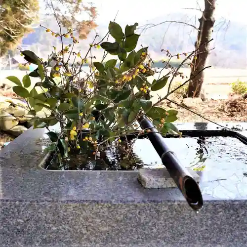 高司神社〜むすびの神の鎮まる社〜の手水舎