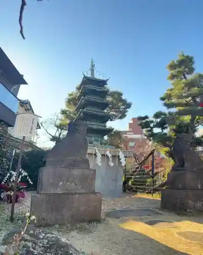 五方山熊野神社の{uncategorized: "未分類", other: "その他", undefined: "問題あり", building: "その他建物", grave: "お墓", sacred_gate: "鳥居", guardian: "狛犬", statue: "像", buddha: "仏像", history: "歴史", nature: "自然", garden: "庭園", animal: "動物", pagoda: "塔", temizu: "手水舎", mountain_gate: "山門・神門", sanctuary: "本殿・本堂", subordinate: "末社・摂社", art: "芸術", scenery: "景色", jizo: "地蔵", ema: "絵馬", goshuin: "御朱印", omikuji: "おみくじ", items: "授与品その他", amulet: "お守り", goshuincho: "御朱印帳", eats: "食事", festival: "お祭り", votive_dance: "神楽", shichigosan: "七五三参", wedding: "結婚式", experience: "体験その他", initially: "初詣", around: "周辺", anti_infection: "感染症対策"}