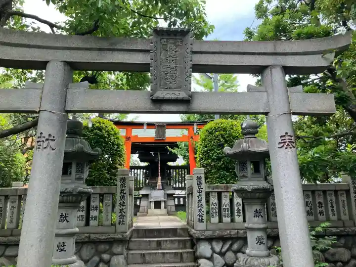 伏見市場稲荷大神の{uncategorized: "未分類", other: "その他", undefined: "問題あり", building: "その他建物", grave: "お墓", sacred_gate: "鳥居", guardian: "狛犬", statue: "像", buddha: "仏像", history: "歴史", nature: "自然", garden: "庭園", animal: "動物", pagoda: "塔", temizu: "手水舎", mountain_gate: "山門・神門", sanctuary: "本殿・本堂", subordinate: "末社・摂社", art: "芸術", scenery: "景色", jizo: "地蔵", ema: "絵馬", goshuin: "御朱印", omikuji: "おみくじ", items: "授与品その他", amulet: "お守り", goshuincho: "御朱印帳", eats: "食事", festival: "お祭り", votive_dance: "神楽", shichigosan: "七五三参", wedding: "結婚式", experience: "体験その他", initially: "初詣", around: "周辺", anti_infection: "感染症対策"}