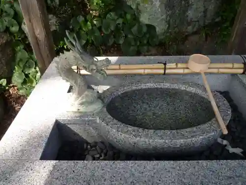 石前神社の手水舎