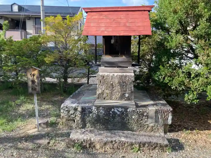 氷鉋斗賣神社の{uncategorized: "未分類", other: "その他", undefined: "問題あり", building: "その他建物", grave: "お墓", sacred_gate: "鳥居", guardian: "狛犬", statue: "像", buddha: "仏像", history: "歴史", nature: "自然", garden: "庭園", animal: "動物", pagoda: "塔", temizu: "手水舎", mountain_gate: "山門・神門", sanctuary: "本殿・本堂", subordinate: "末社・摂社", art: "芸術", scenery: "景色", jizo: "地蔵", ema: "絵馬", goshuin: "御朱印", omikuji: "おみくじ", items: "授与品その他", amulet: "お守り", goshuincho: "御朱印帳", eats: "食事", festival: "お祭り", votive_dance: "神楽", shichigosan: "七五三参", wedding: "結婚式", experience: "体験その他", initially: "初詣", around: "周辺", anti_infection: "感染症対策"}