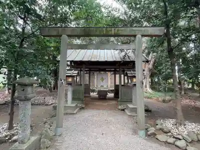 上長屋神社の{uncategorized: "未分類", other: "その他", undefined: "問題あり", building: "その他建物", grave: "お墓", sacred_gate: "鳥居", guardian: "狛犬", statue: "像", buddha: "仏像", history: "歴史", nature: "自然", garden: "庭園", animal: "動物", pagoda: "塔", temizu: "手水舎", mountain_gate: "山門・神門", sanctuary: "本殿・本堂", subordinate: "末社・摂社", art: "芸術", scenery: "景色", jizo: "地蔵", ema: "絵馬", goshuin: "御朱印", omikuji: "おみくじ", items: "授与品その他", amulet: "お守り", goshuincho: "御朱印帳", eats: "食事", festival: "お祭り", votive_dance: "神楽", shichigosan: "七五三参", wedding: "結婚式", experience: "体験その他", initially: "初詣", around: "周辺", anti_infection: "感染症対策"}