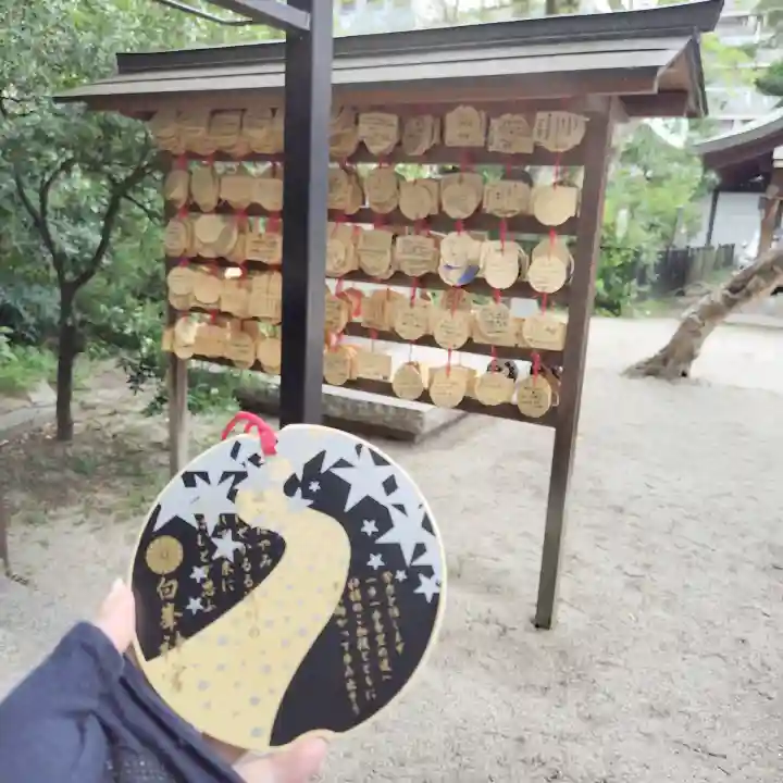 白峯神宮の{uncategorized: "未分類", other: "その他", undefined: "問題あり", building: "その他建物", grave: "お墓", sacred_gate: "鳥居", guardian: "狛犬", statue: "像", buddha: "仏像", history: "歴史", nature: "自然", garden: "庭園", animal: "動物", pagoda: "塔", temizu: "手水舎", mountain_gate: "山門・神門", sanctuary: "本殿・本堂", subordinate: "末社・摂社", art: "芸術", scenery: "景色", jizo: "地蔵", ema: "絵馬", goshuin: "御朱印", omikuji: "おみくじ", items: "授与品その他", amulet: "お守り", goshuincho: "御朱印帳", eats: "食事", festival: "お祭り", votive_dance: "神楽", shichigosan: "七五三参", wedding: "結婚式", experience: "体験その他", initially: "初詣", around: "周辺", anti_infection: "感染症対策"}