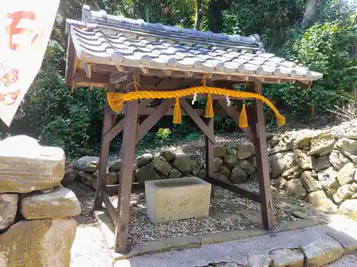 筒島弁財天の手水舎