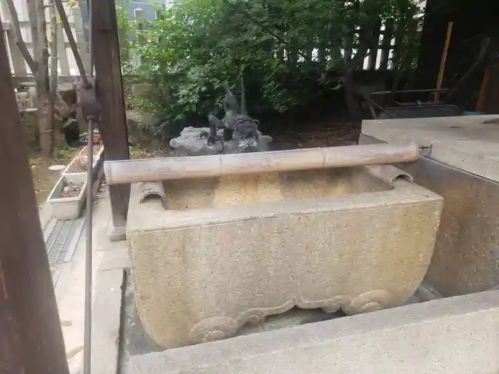 市神神社の手水舎