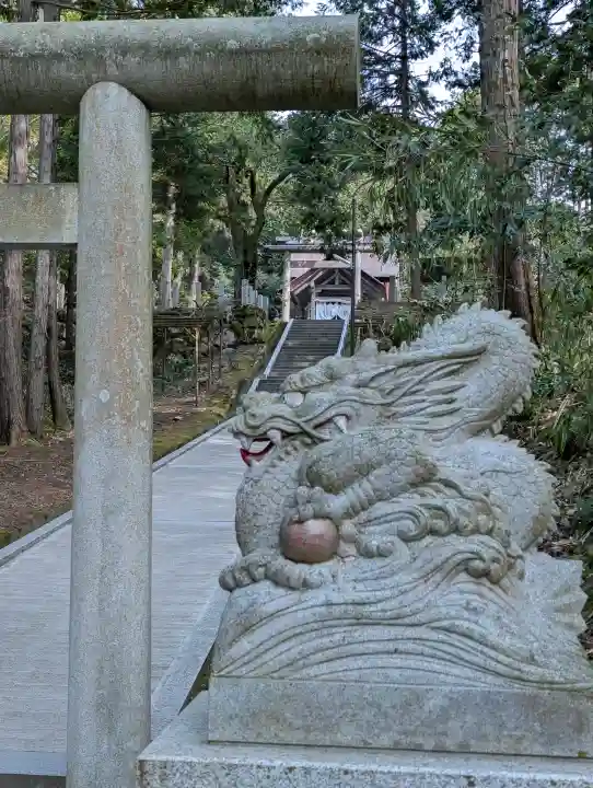 眞名井神社(籠神社奥宮)の{uncategorized: "未分類", other: "その他", undefined: "問題あり", building: "その他建物", grave: "お墓", sacred_gate: "鳥居", guardian: "狛犬", statue: "像", buddha: "仏像", history: "歴史", nature: "自然", garden: "庭園", animal: "動物", pagoda: "塔", temizu: "手水舎", mountain_gate: "山門・神門", sanctuary: "本殿・本堂", subordinate: "末社・摂社", art: "芸術", scenery: "景色", jizo: "地蔵", ema: "絵馬", goshuin: "御朱印", omikuji: "おみくじ", items: "授与品その他", amulet: "お守り", goshuincho: "御朱印帳", eats: "食事", festival: "お祭り", votive_dance: "神楽", shichigosan: "七五三参", wedding: "結婚式", experience: "体験その他", initially: "初詣", around: "周辺", anti_infection: "感染症対策"}