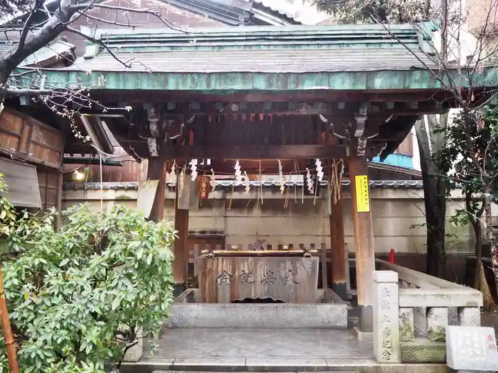 小野照崎神社の手水舎