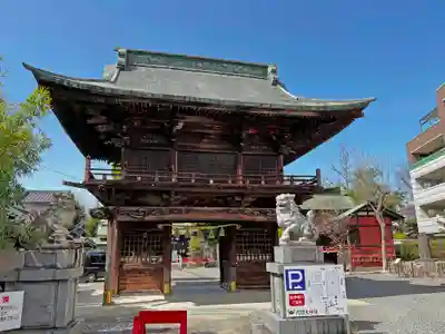 穴切大神社の山門・神門