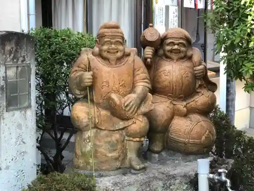 荒井神社の像