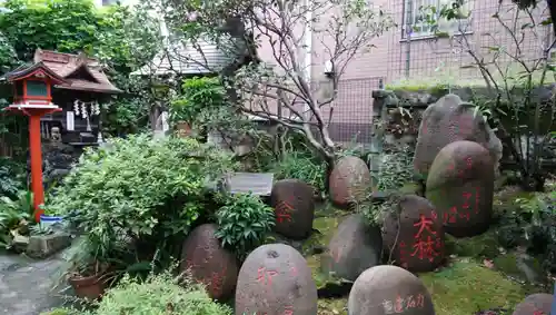柳森神社の庭園