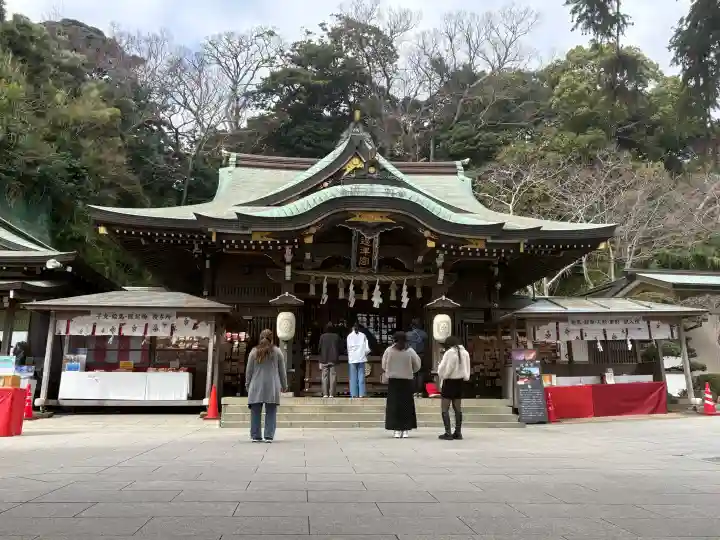 江島神社の{uncategorized: "未分類", other: "その他", undefined: "問題あり", building: "その他建物", grave: "お墓", sacred_gate: "鳥居", guardian: "狛犬", statue: "像", buddha: "仏像", history: "歴史", nature: "自然", garden: "庭園", animal: "動物", pagoda: "塔", temizu: "手水舎", mountain_gate: "山門・神門", sanctuary: "本殿・本堂", subordinate: "末社・摂社", art: "芸術", scenery: "景色", jizo: "地蔵", ema: "絵馬", goshuin: "御朱印", omikuji: "おみくじ", items: "授与品その他", amulet: "お守り", goshuincho: "御朱印帳", eats: "食事", festival: "お祭り", votive_dance: "神楽", shichigosan: "七五三参", wedding: "結婚式", experience: "体験その他", initially: "初詣", around: "周辺", anti_infection: "感染症対策"}