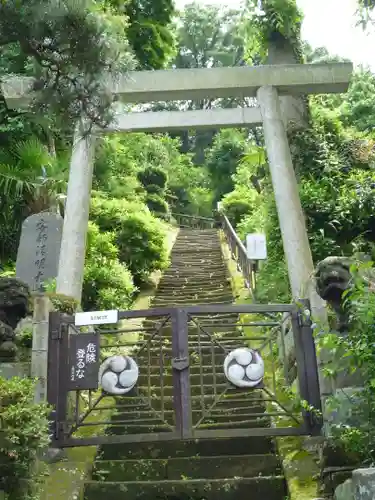 第六天社の鳥居