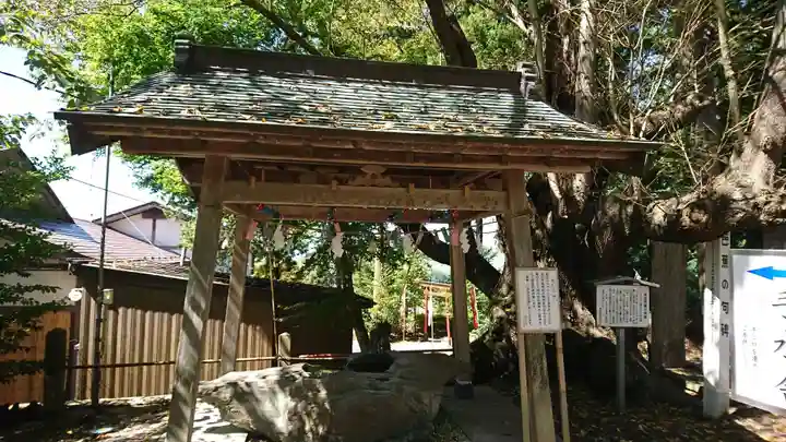 秈荷神社の手水舎
