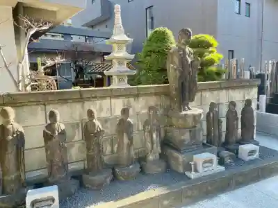 大聖院の{uncategorized: "未分類", other: "その他", undefined: "問題あり", building: "その他建物", grave: "お墓", sacred_gate: "鳥居", guardian: "狛犬", statue: "像", buddha: "仏像", history: "歴史", nature: "自然", garden: "庭園", animal: "動物", pagoda: "塔", temizu: "手水舎", mountain_gate: "山門・神門", sanctuary: "本殿・本堂", subordinate: "末社・摂社", art: "芸術", scenery: "景色", jizo: "地蔵", ema: "絵馬", goshuin: "御朱印", omikuji: "おみくじ", items: "授与品その他", amulet: "お守り", goshuincho: "御朱印帳", eats: "食事", festival: "お祭り", votive_dance: "神楽", shichigosan: "七五三参", wedding: "結婚式", experience: "体験その他", initially: "初詣", around: "周辺", anti_infection: "感染症対策"}