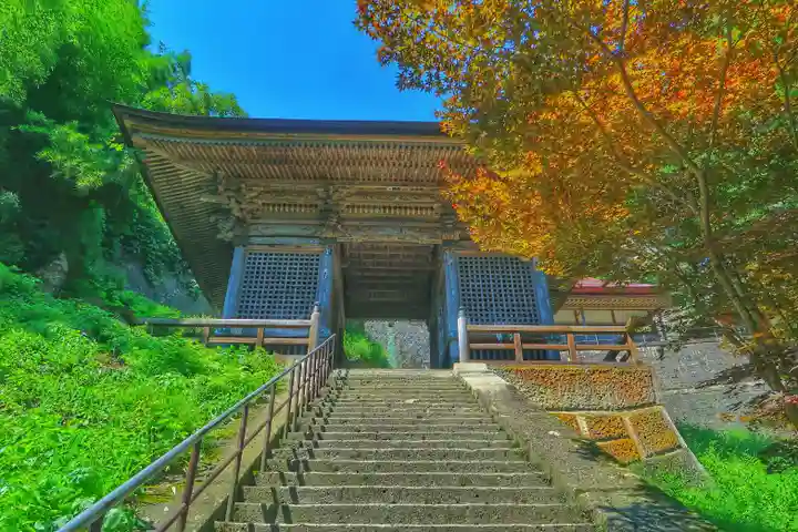 宝珠山 立石寺の山門・神門