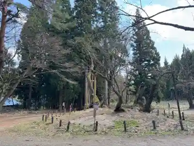 磐椅神社の{uncategorized: "未分類", other: "その他", undefined: "問題あり", building: "その他建物", grave: "お墓", sacred_gate: "鳥居", guardian: "狛犬", statue: "像", buddha: "仏像", history: "歴史", nature: "自然", garden: "庭園", animal: "動物", pagoda: "塔", temizu: "手水舎", mountain_gate: "山門・神門", sanctuary: "本殿・本堂", subordinate: "末社・摂社", art: "芸術", scenery: "景色", jizo: "地蔵", ema: "絵馬", goshuin: "御朱印", omikuji: "おみくじ", items: "授与品その他", amulet: "お守り", goshuincho: "御朱印帳", eats: "食事", festival: "お祭り", votive_dance: "神楽", shichigosan: "七五三参", wedding: "結婚式", experience: "体験その他", initially: "初詣", around: "周辺", anti_infection: "感染症対策"}