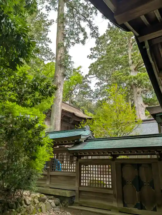 雄山神社峰本社の{uncategorized: "未分類", other: "その他", undefined: "問題あり", building: "その他建物", grave: "お墓", sacred_gate: "鳥居", guardian: "狛犬", statue: "像", buddha: "仏像", history: "歴史", nature: "自然", garden: "庭園", animal: "動物", pagoda: "塔", temizu: "手水舎", mountain_gate: "山門・神門", sanctuary: "本殿・本堂", subordinate: "末社・摂社", art: "芸術", scenery: "景色", jizo: "地蔵", ema: "絵馬", goshuin: "御朱印", omikuji: "おみくじ", items: "授与品その他", amulet: "お守り", goshuincho: "御朱印帳", eats: "食事", festival: "お祭り", votive_dance: "神楽", shichigosan: "七五三参", wedding: "結婚式", experience: "体験その他", initially: "初詣", around: "周辺", anti_infection: "感染症対策"}