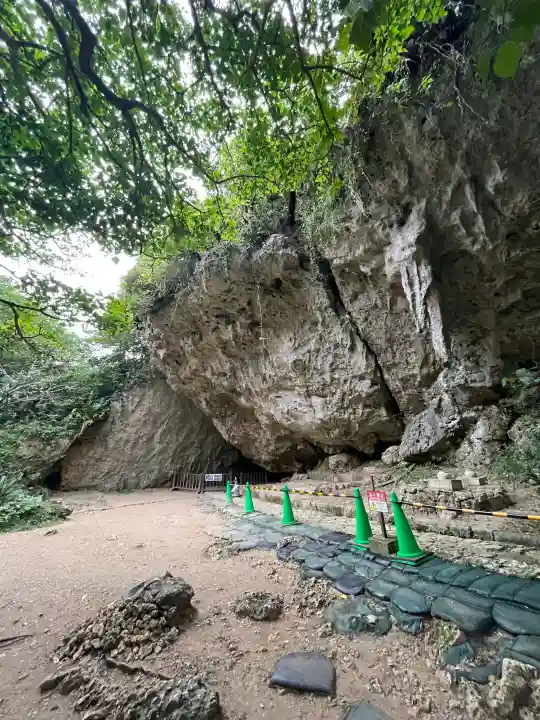 斎場御嶽の{uncategorized: "未分類", other: "その他", undefined: "問題あり", building: "その他建物", grave: "お墓", sacred_gate: "鳥居", guardian: "狛犬", statue: "像", buddha: "仏像", history: "歴史", nature: "自然", garden: "庭園", animal: "動物", pagoda: "塔", temizu: "手水舎", mountain_gate: "山門・神門", sanctuary: "本殿・本堂", subordinate: "末社・摂社", art: "芸術", scenery: "景色", jizo: "地蔵", ema: "絵馬", goshuin: "御朱印", omikuji: "おみくじ", items: "授与品その他", amulet: "お守り", goshuincho: "御朱印帳", eats: "食事", festival: "お祭り", votive_dance: "神楽", shichigosan: "七五三参", wedding: "結婚式", experience: "体験その他", initially: "初詣", around: "周辺", anti_infection: "感染症対策"}