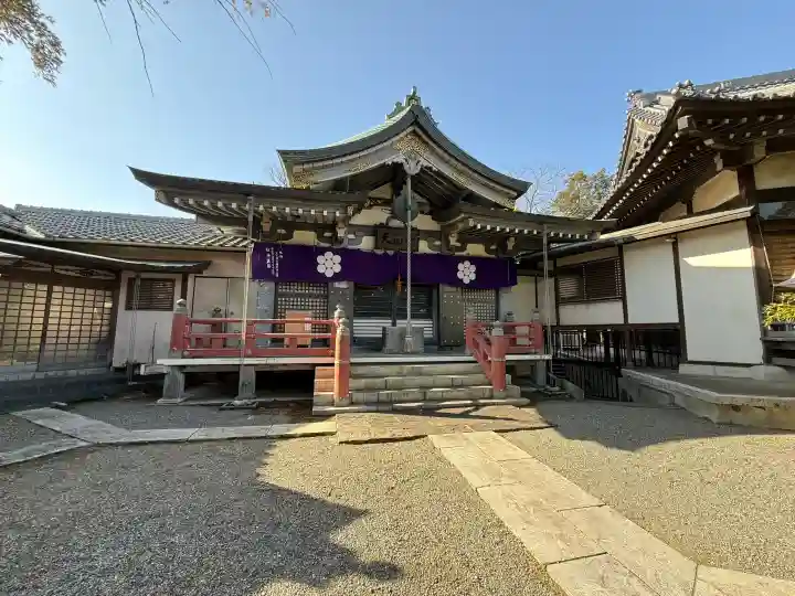 本光寺の{uncategorized: "未分類", other: "その他", undefined: "問題あり", building: "その他建物", grave: "お墓", sacred_gate: "鳥居", guardian: "狛犬", statue: "像", buddha: "仏像", history: "歴史", nature: "自然", garden: "庭園", animal: "動物", pagoda: "塔", temizu: "手水舎", mountain_gate: "山門・神門", sanctuary: "本殿・本堂", subordinate: "末社・摂社", art: "芸術", scenery: "景色", jizo: "地蔵", ema: "絵馬", goshuin: "御朱印", omikuji: "おみくじ", items: "授与品その他", amulet: "お守り", goshuincho: "御朱印帳", eats: "食事", festival: "お祭り", votive_dance: "神楽", shichigosan: "七五三参", wedding: "結婚式", experience: "体験その他", initially: "初詣", around: "周辺", anti_infection: "感染症対策"}