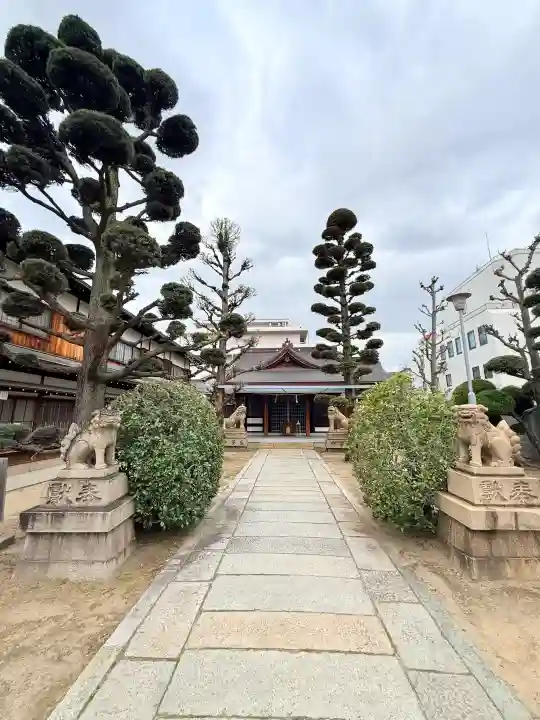 みなと八幡神社の{uncategorized: "未分類", other: "その他", undefined: "問題あり", building: "その他建物", grave: "お墓", sacred_gate: "鳥居", guardian: "狛犬", statue: "像", buddha: "仏像", history: "歴史", nature: "自然", garden: "庭園", animal: "動物", pagoda: "塔", temizu: "手水舎", mountain_gate: "山門・神門", sanctuary: "本殿・本堂", subordinate: "末社・摂社", art: "芸術", scenery: "景色", jizo: "地蔵", ema: "絵馬", goshuin: "御朱印", omikuji: "おみくじ", items: "授与品その他", amulet: "お守り", goshuincho: "御朱印帳", eats: "食事", festival: "お祭り", votive_dance: "神楽", shichigosan: "七五三参", wedding: "結婚式", experience: "体験その他", initially: "初詣", around: "周辺", anti_infection: "感染症対策"}