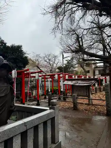 鬼子母神堂　(法明寺）の{uncategorized: "未分類", other: "その他", undefined: "問題あり", building: "その他建物", grave: "お墓", sacred_gate: "鳥居", guardian: "狛犬", statue: "像", buddha: "仏像", history: "歴史", nature: "自然", garden: "庭園", animal: "動物", pagoda: "塔", temizu: "手水舎", mountain_gate: "山門・神門", sanctuary: "本殿・本堂", subordinate: "末社・摂社", art: "芸術", scenery: "景色", jizo: "地蔵", ema: "絵馬", goshuin: "御朱印", omikuji: "おみくじ", items: "授与品その他", amulet: "お守り", goshuincho: "御朱印帳", eats: "食事", festival: "お祭り", votive_dance: "神楽", shichigosan: "七五三参", wedding: "結婚式", experience: "体験その他", initially: "初詣", around: "周辺", anti_infection: "感染症対策"}