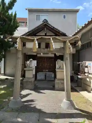 彌栄神社(御旅所)の{uncategorized: "未分類", other: "その他", undefined: "問題あり", building: "その他建物", grave: "お墓", sacred_gate: "鳥居", guardian: "狛犬", statue: "像", buddha: "仏像", history: "歴史", nature: "自然", garden: "庭園", animal: "動物", pagoda: "塔", temizu: "手水舎", mountain_gate: "山門・神門", sanctuary: "本殿・本堂", subordinate: "末社・摂社", art: "芸術", scenery: "景色", jizo: "地蔵", ema: "絵馬", goshuin: "御朱印", omikuji: "おみくじ", items: "授与品その他", amulet: "お守り", goshuincho: "御朱印帳", eats: "食事", festival: "お祭り", votive_dance: "神楽", shichigosan: "七五三参", wedding: "結婚式", experience: "体験その他", initially: "初詣", around: "周辺", anti_infection: "感染症対策"}