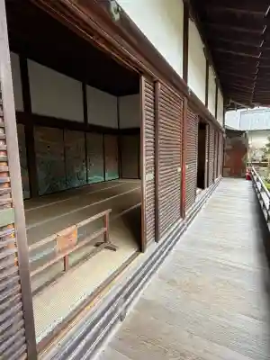 大覚寺の{uncategorized: "未分類", other: "その他", undefined: "問題あり", building: "その他建物", grave: "お墓", sacred_gate: "鳥居", guardian: "狛犬", statue: "像", buddha: "仏像", history: "歴史", nature: "自然", garden: "庭園", animal: "動物", pagoda: "塔", temizu: "手水舎", mountain_gate: "山門・神門", sanctuary: "本殿・本堂", subordinate: "末社・摂社", art: "芸術", scenery: "景色", jizo: "地蔵", ema: "絵馬", goshuin: "御朱印", omikuji: "おみくじ", items: "授与品その他", amulet: "お守り", goshuincho: "御朱印帳", eats: "食事", festival: "お祭り", votive_dance: "神楽", shichigosan: "七五三参", wedding: "結婚式", experience: "体験その他", initially: "初詣", around: "周辺", anti_infection: "感染症対策"}