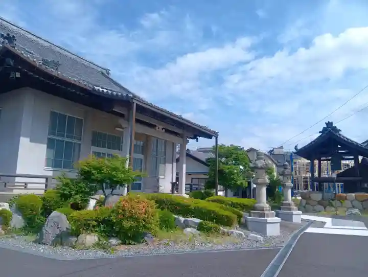 笠松別院の{uncategorized: "未分類", other: "その他", undefined: "問題あり", building: "その他建物", grave: "お墓", sacred_gate: "鳥居", guardian: "狛犬", statue: "像", buddha: "仏像", history: "歴史", nature: "自然", garden: "庭園", animal: "動物", pagoda: "塔", temizu: "手水舎", mountain_gate: "山門・神門", sanctuary: "本殿・本堂", subordinate: "末社・摂社", art: "芸術", scenery: "景色", jizo: "地蔵", ema: "絵馬", goshuin: "御朱印", omikuji: "おみくじ", items: "授与品その他", amulet: "お守り", goshuincho: "御朱印帳", eats: "食事", festival: "お祭り", votive_dance: "神楽", shichigosan: "七五三参", wedding: "結婚式", experience: "体験その他", initially: "初詣", around: "周辺", anti_infection: "感染症対策"}