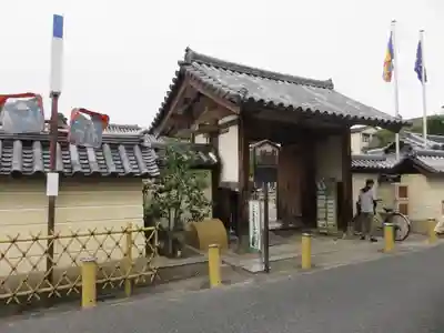 十輪院の山門・神門