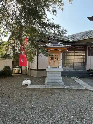 本光寺の{uncategorized: "未分類", other: "その他", undefined: "問題あり", building: "その他建物", grave: "お墓", sacred_gate: "鳥居", guardian: "狛犬", statue: "像", buddha: "仏像", history: "歴史", nature: "自然", garden: "庭園", animal: "動物", pagoda: "塔", temizu: "手水舎", mountain_gate: "山門・神門", sanctuary: "本殿・本堂", subordinate: "末社・摂社", art: "芸術", scenery: "景色", jizo: "地蔵", ema: "絵馬", goshuin: "御朱印", omikuji: "おみくじ", items: "授与品その他", amulet: "お守り", goshuincho: "御朱印帳", eats: "食事", festival: "お祭り", votive_dance: "神楽", shichigosan: "七五三参", wedding: "結婚式", experience: "体験その他", initially: "初詣", around: "周辺", anti_infection: "感染症対策"}