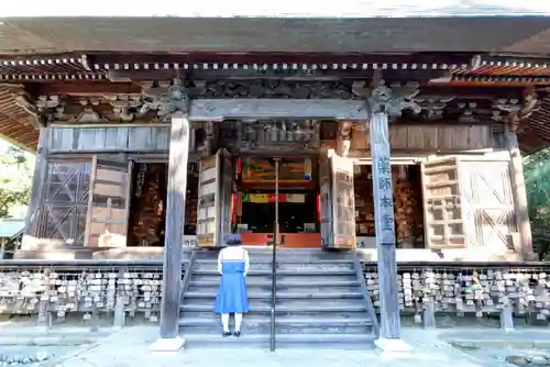 目の霊山　油山寺の本殿